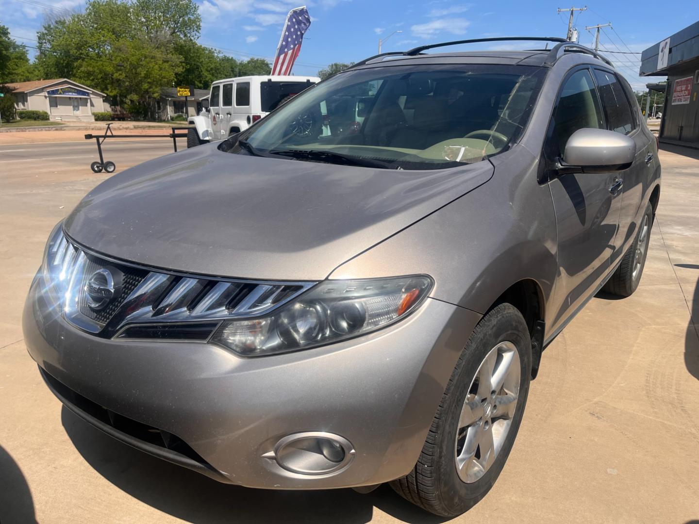 2009 BROWN/TAN NISSAN MURANO S; SL S (JN8AZ18U69W) with an 3.5L V6 DOHC 24V engine, Automatic CVT Overdrive transmission, located at 8101 E. Skelly Dr., Tulsa, OK, 74129, (918) 592-3593, 36.121891, -95.888802 - Photo#0